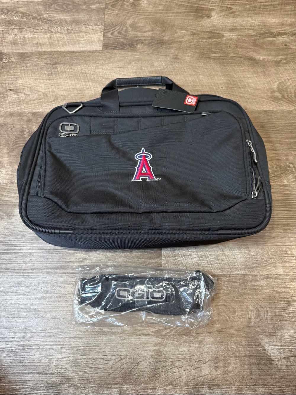 NWT OGIO ELEMENT MESSENGER BAG LOS ANGELES ANGELS OF ANAHEIM MLB